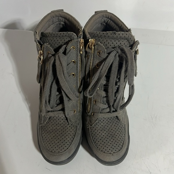 Show dazzle wedge boots. Gray size 8 women’s - Picture 2 of 3